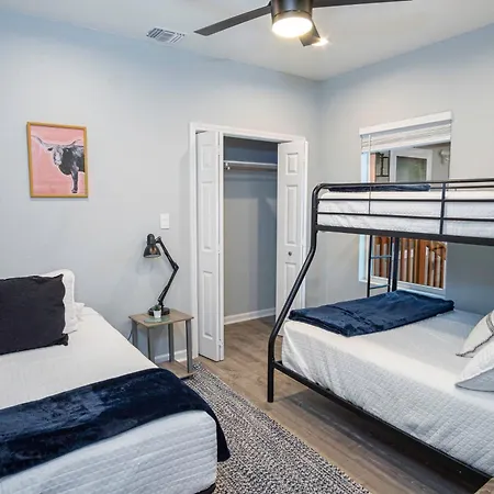 Dont Miss Dynamic 4Br2Ba Near Jolly Riverwalk